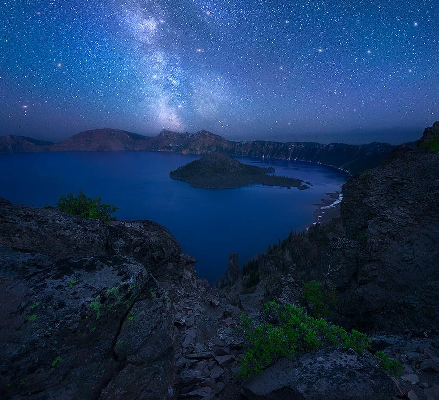milky way galaxy over crater lake oregon